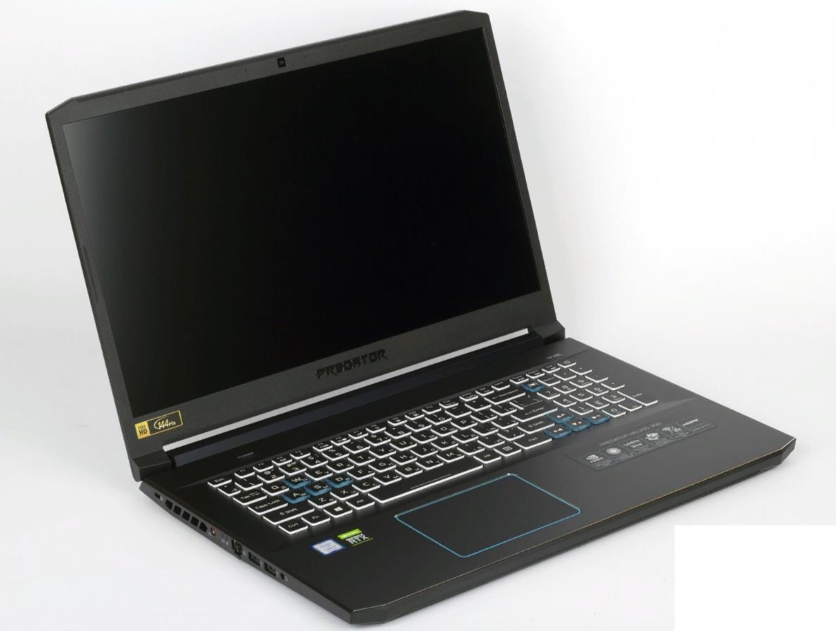 Acer Predator Helios 300 - имеет полноразмерную клавиатуру